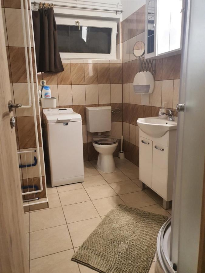 Family Friendly Gyal Apartment Luaran gambar