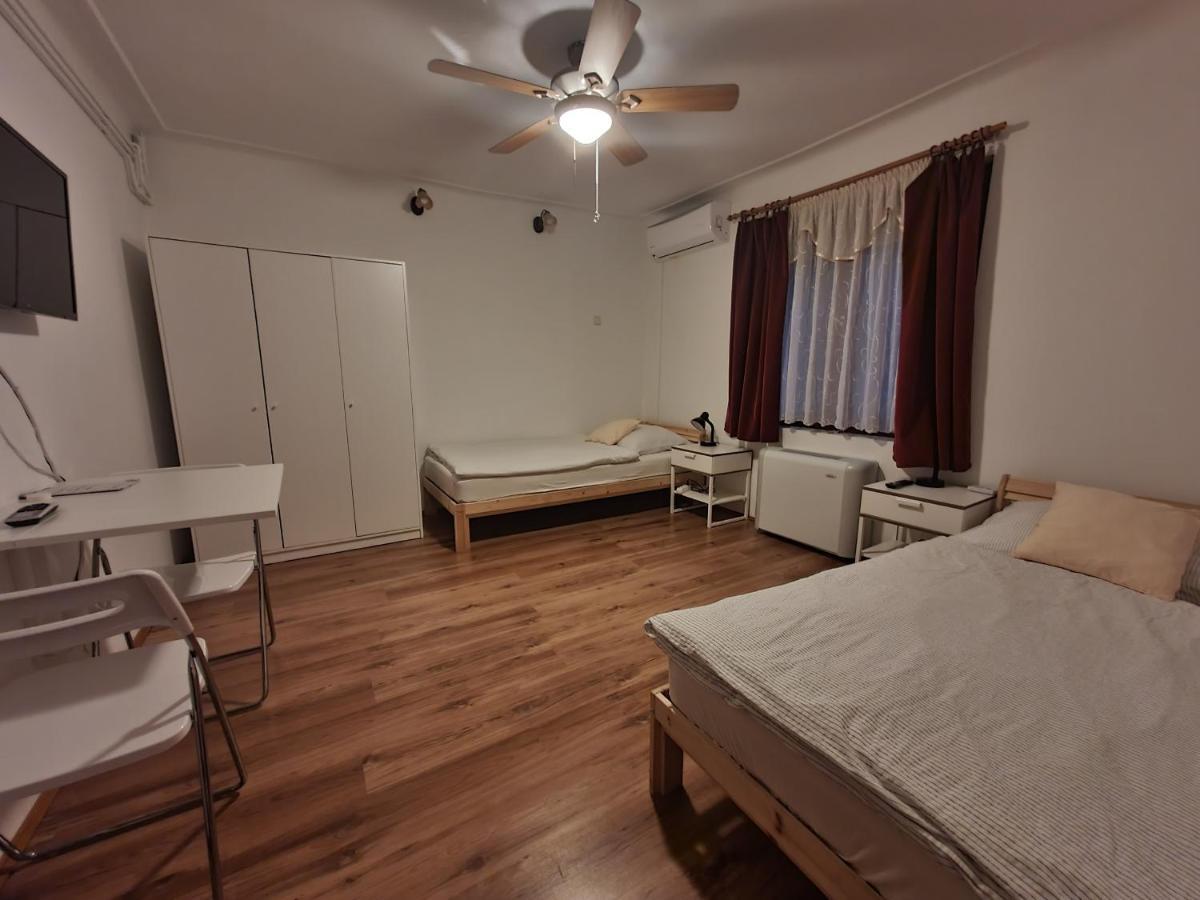 Family Friendly Gyal Apartment Luaran gambar