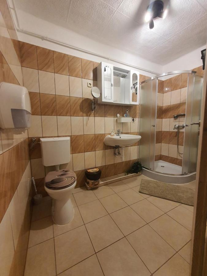 Family Friendly Gyal Apartment Luaran gambar