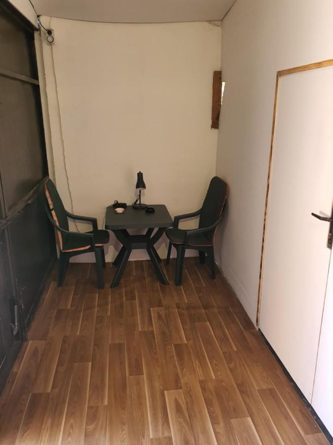 Family Friendly Gyal Apartment Luaran gambar