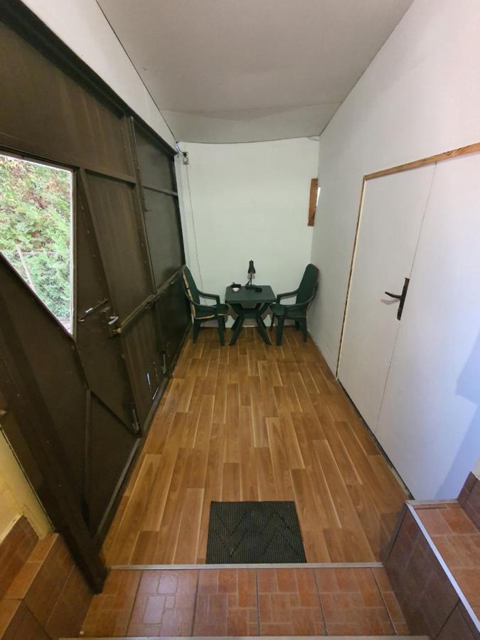 Family Friendly Gyal Apartment Luaran gambar