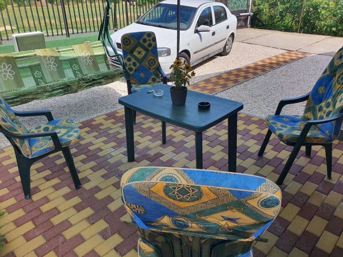 Family Friendly Gyal Apartment Luaran gambar