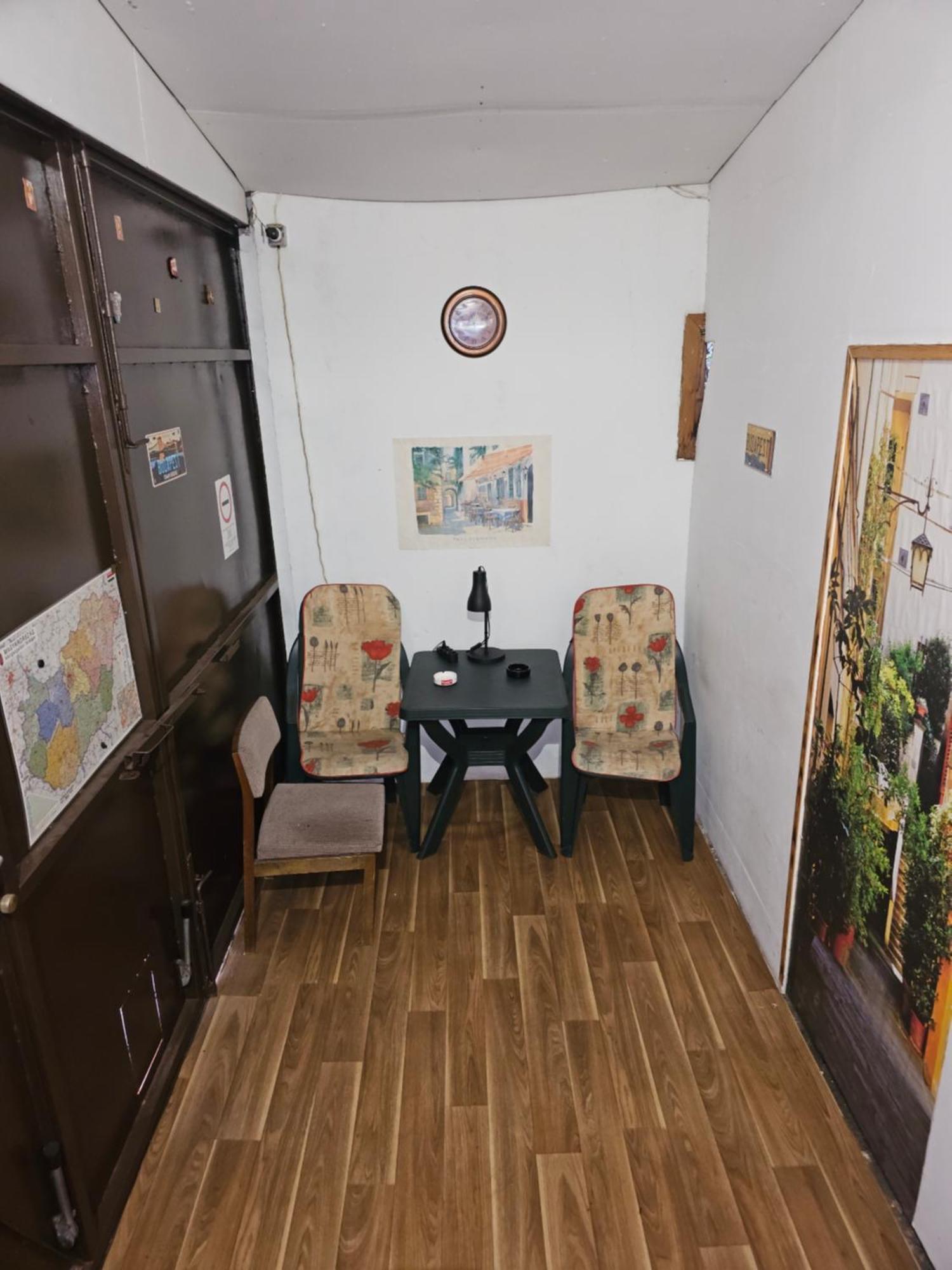 Family Friendly Gyal Apartment Luaran gambar