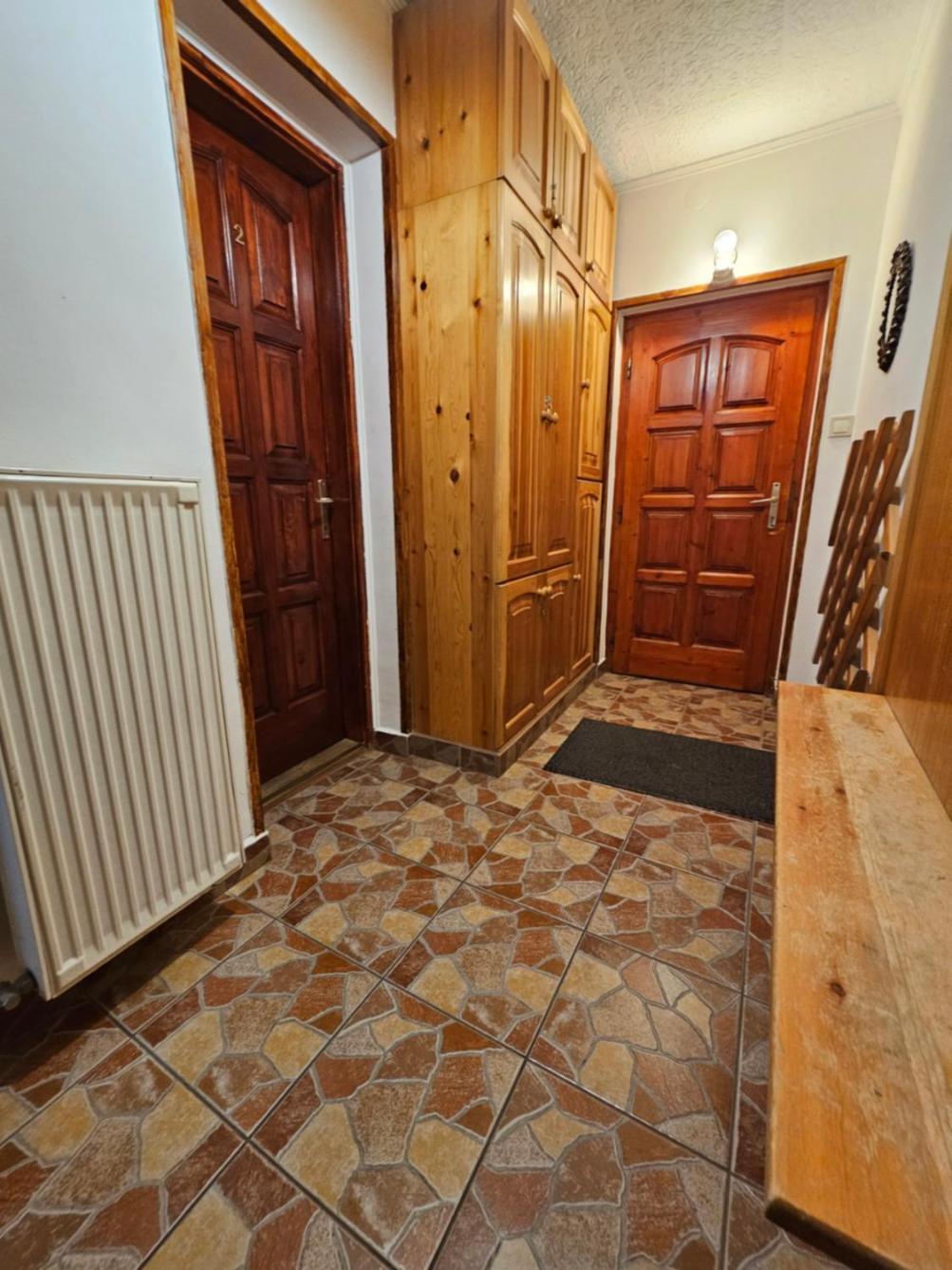 Family Friendly Gyal Apartment Luaran gambar