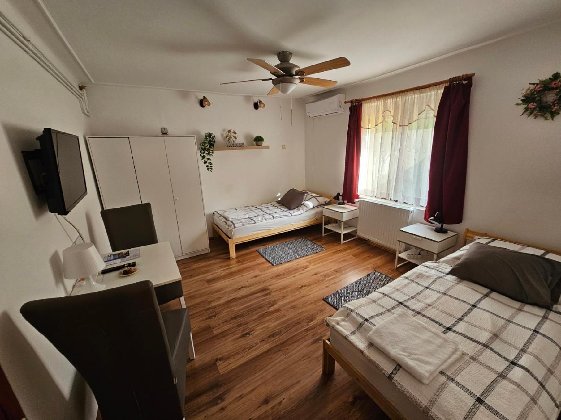 Family Friendly Gyal Apartment Luaran gambar