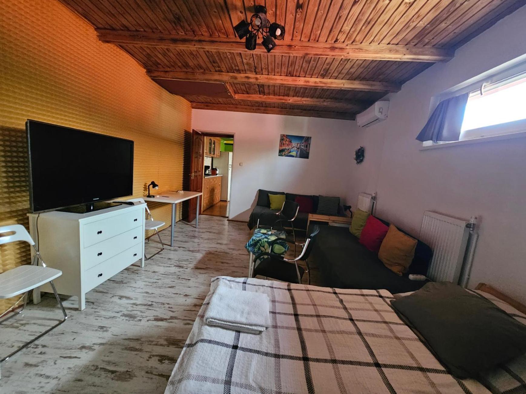 Family Friendly Gyal Apartment Luaran gambar