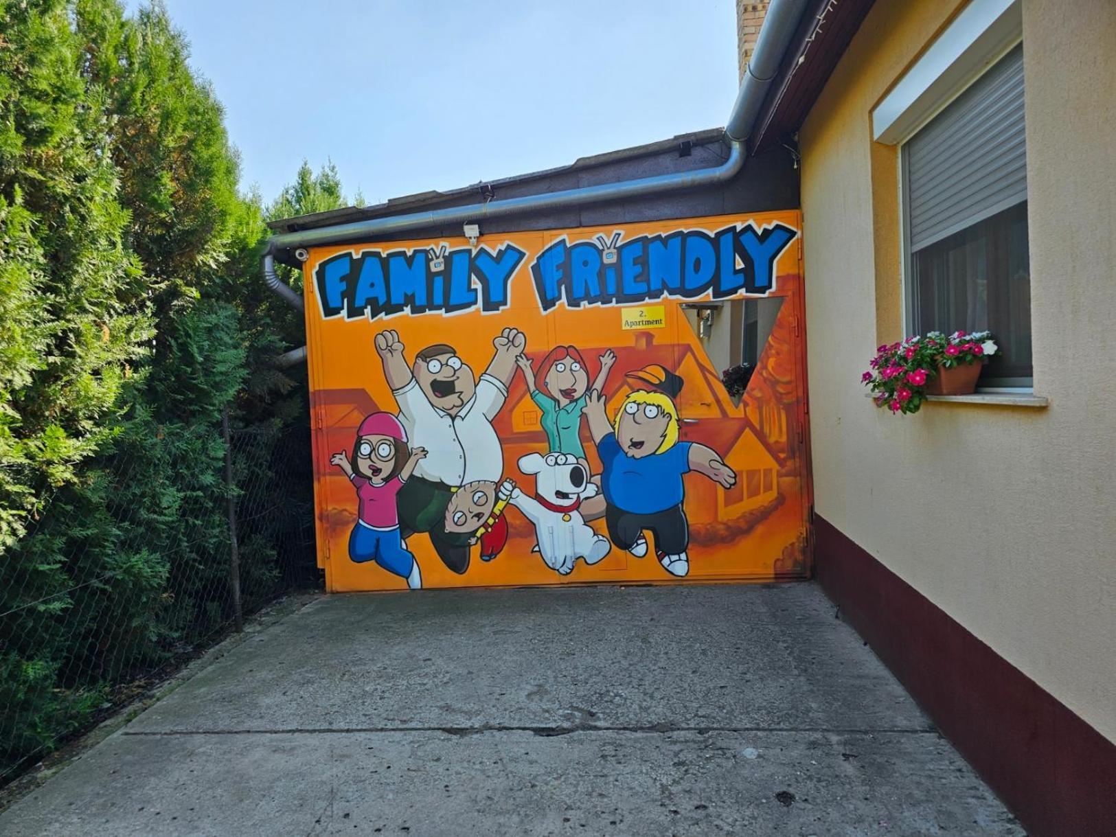 Family Friendly Gyal Apartment Luaran gambar