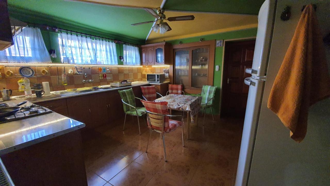 Family Friendly Gyal Apartment Luaran gambar